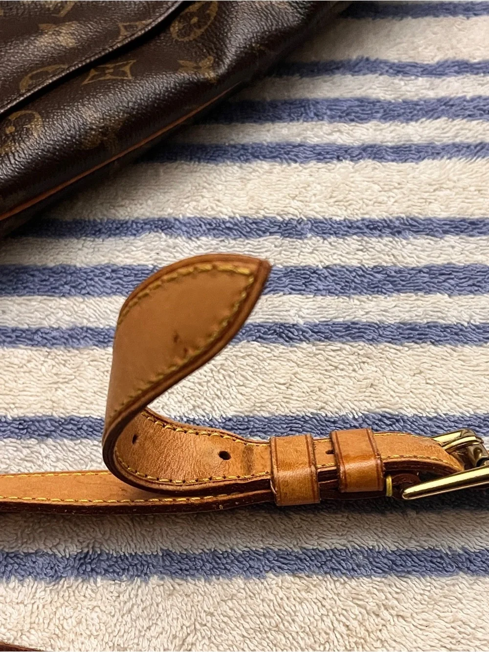 [AUTHENTICATED] Louis Vuitton Monogram Crossbody Bag Gold HW